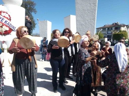 Fethiye&rsquo;de Kadınlar, g&uuml;nlerini oynayarak kutladı
