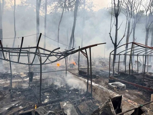 Fethiye’de onlarca karavan ve bungalov küle döndü
