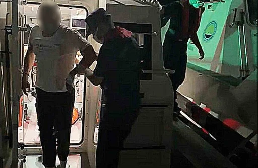Fethiye’de ticari yatta rahatsızlanan vatandaşa Sahil Güvenlikten tıbbi tahliye
