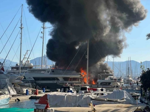 Fethiye'de Özel Marinada Büyük Yangın