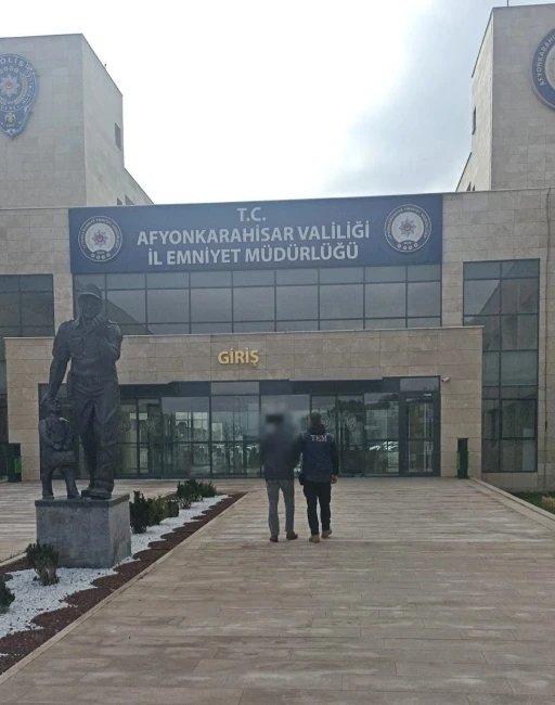 FET&Ouml;&rsquo;den aranan eski komiser yardımcısını polis yakaladı
