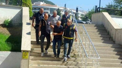 FET&Ouml;&rsquo;den ihra&ccedil; edilen eski emniyet m&uuml;d&uuml;r&uuml; parke taşı hırsızlığı yaptı
