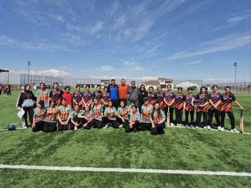 Fevzi Geyik Ortaokulu 8 branşta b&ouml;lge finallerine y&uuml;kseldi
