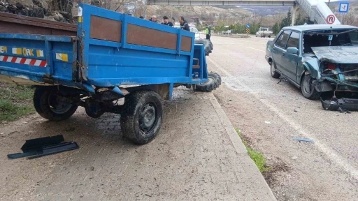 Fiat Tofaş ile çapa motoru çarpıştı: 1 yaralı
