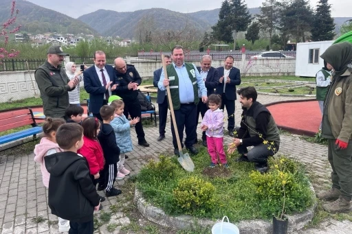 Fidanlar toprakla buluştu
