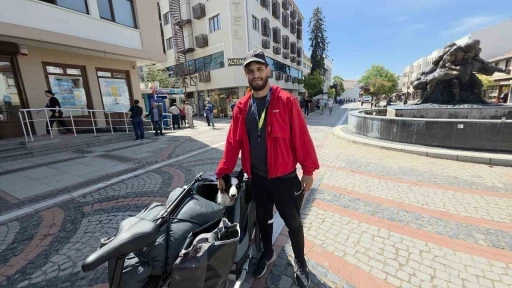 Filistin i&ccedil;in pedal &ccedil;eviriyor: Berlin&rsquo;den Tokyo&rsquo;ya uzanan yolculuk Edirne&rsquo;den ge&ccedil;ti
