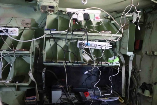 Filistinli genç, İsrail zırhlı aracını şarj istasyonuna çevirdi
