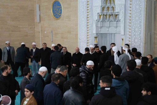 Filistinli &ouml;ğrencinin şehit edilen ailesi i&ccedil;in gıyabi cenaze namazı kılındı
