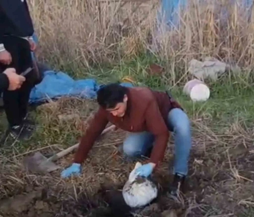 Filmleri aratmayan milyonlarca liralık kuyumcu soygununda, altınlar 4 farklı noktada toprağa g&ouml;m&uuml;l&uuml; bulundu
