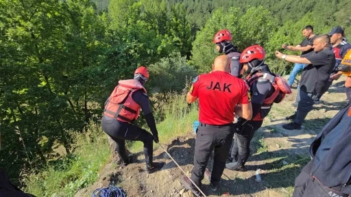 Filyos &Ccedil;ayı&rsquo;nda akıntıya kapılan Erten&rsquo;in cansız bedenine ulaşıldı
