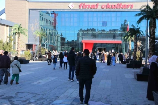 Final Okulları bursluluk sınavına 5 bin &ouml;ğrenci katıldı

