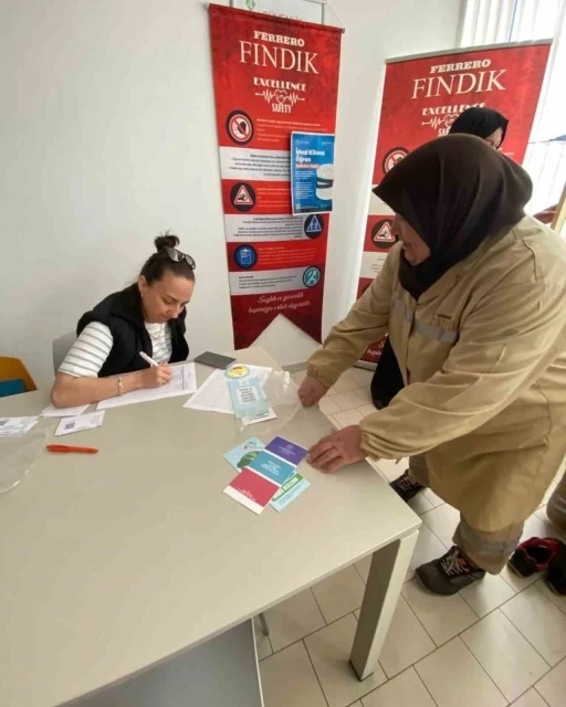 Fındık fabrikası çalışanların kilolarını ölçtüler

