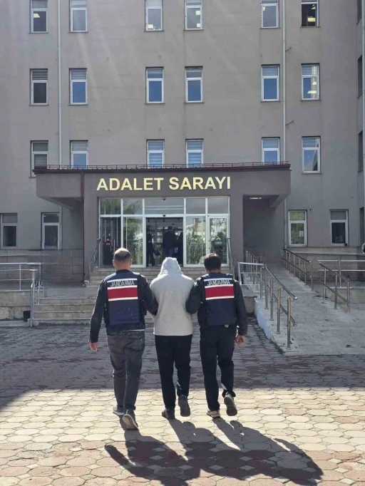 Firari FETÖ üyesi jandarmadan kaçamadı