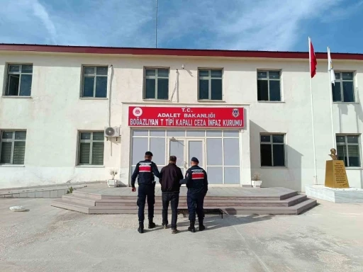 Firari hükümlü yakayı ele verdi
