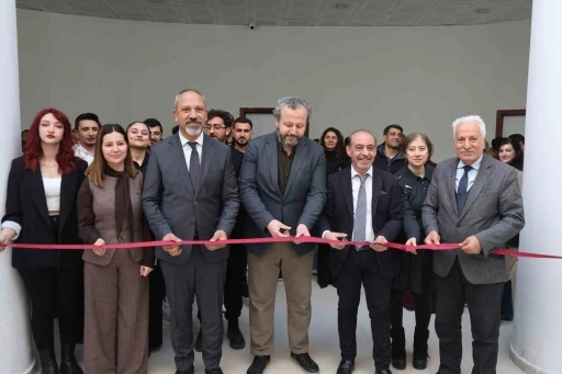 Fırat &Uuml;niversitesi&rsquo;nde 6 Şubat depremi, sergi ve konferansla ele alındı
