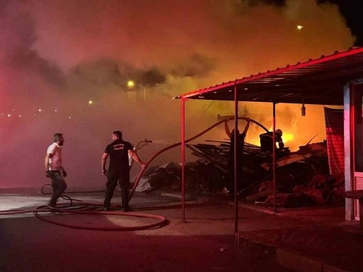 Fırındaki odunlar alev aldı
