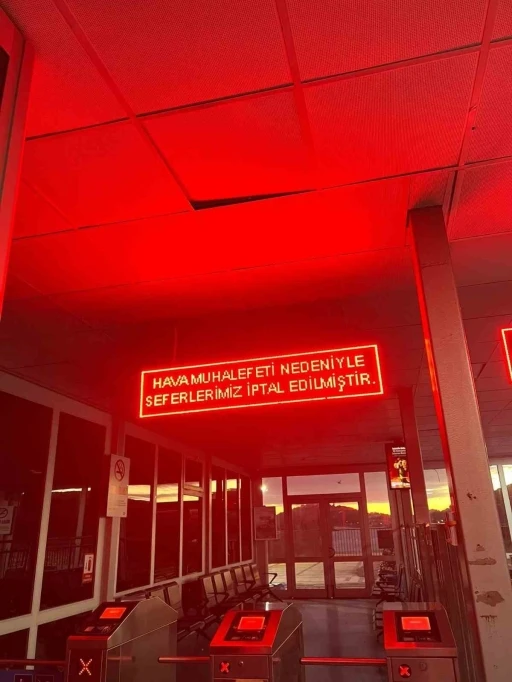 Fırtına nedeniyle Adalar&rsquo;da vapur seferi durdu
