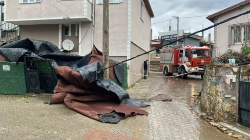 Fırtına sonrası hasar b&uuml;y&uuml;k oldu
