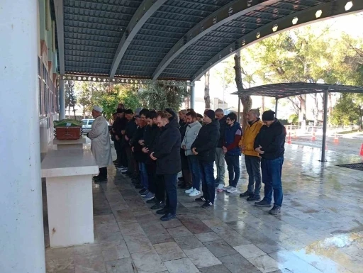 Fırtınada &ccedil;atıdan d&uuml;şen şehit kardeşi hayatını kaybetti
