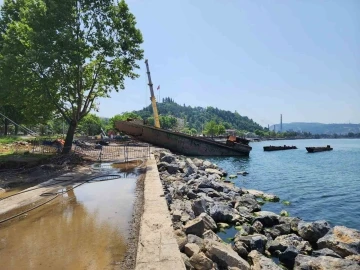 Fırtınada ikiye bölünen Pallada Gemisi’nin söküm işlemleri sürüyor
