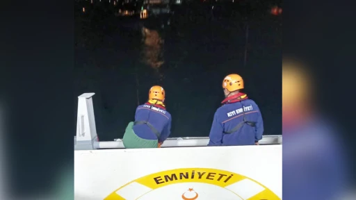Fırtınada Sürüklenen 38 Metrelik Tekneye Yardım Eli