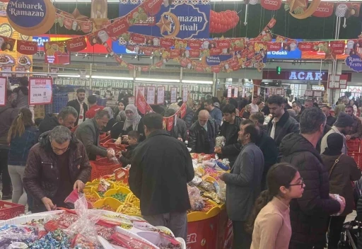 Fiyatı yarı yarıya d&uuml;şen ete h&uuml;cum ettiler
