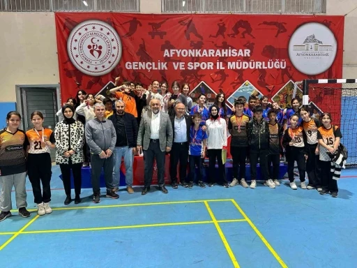 Floor Curling müsabakalarında gençler kıyasıya yarıştı
