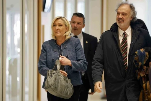 Fransa’da aşırı sağcı Le Pen yolsuzluktan suçlu bulundu, seçimlerde aday olamayacak
