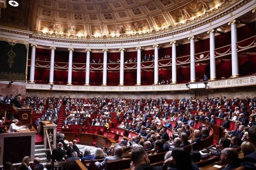 Fransa’da tartışmalı emeklilik reformu askıya alındı
