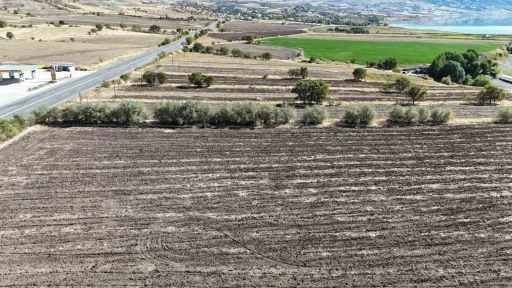 Fransa’dan köyüne döndü, sera kurulumu için çalışmalara başladı
