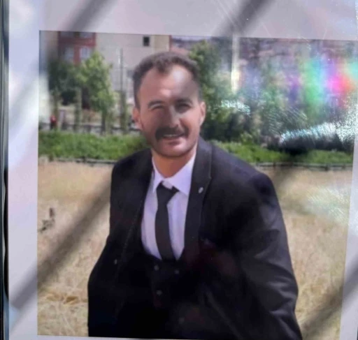 Freni bozulan ABB&rsquo;ye ait hafriyat kamyonu iki kamyona &ccedil;arptı, 2 iş&ccedil;i hayatını kaybetti
