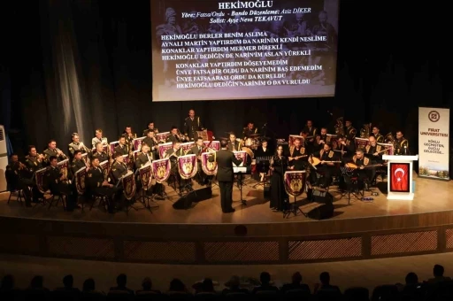 F&Uuml;&rsquo;de bando konseri mest etti
