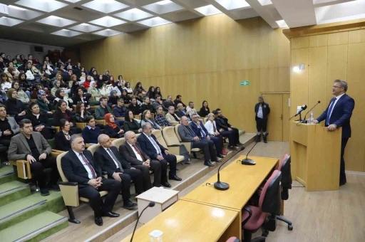 FÜ’de &quot;Atatürk’ün İleri Görüşlülüğü&quot; konferansı
