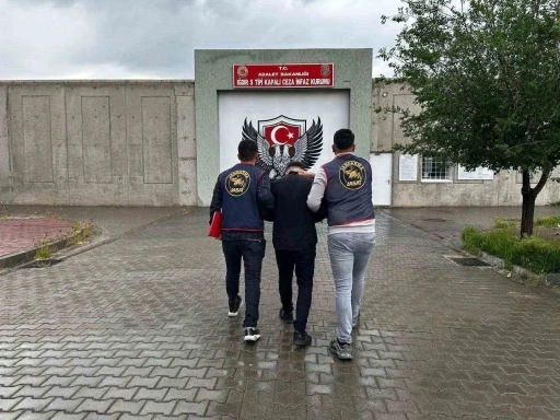 Fuhuşa aracılık su&ccedil;undan 15 yıl hapis cezası bulunan şahıs yakalandı
