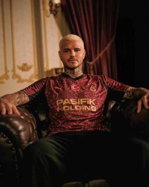 Galatasaray alternatif formasını tanıttı
