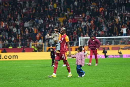 Galatasaray&rsquo;da ma&ccedil; sonu &uuml;&ccedil;l&uuml;s&uuml; Torreira ve Osimhen&rsquo;den
