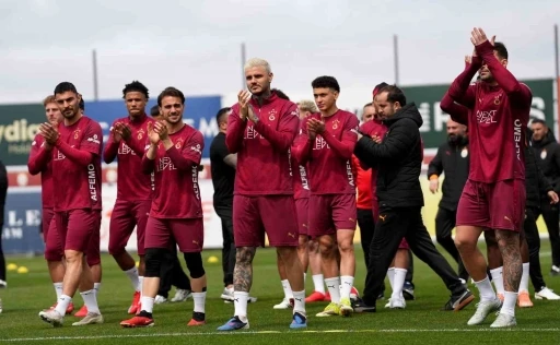 Galatasaray&rsquo;dan taraftarlara a&ccedil;ık antrenman

