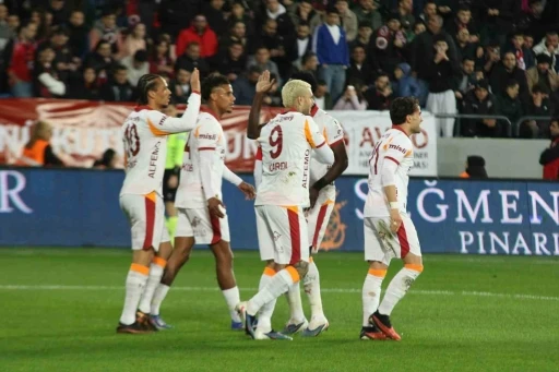 Galatasaray, Fenerbah&ccedil;e ile puan farkını 4&rsquo;e &ccedil;ıkardı
