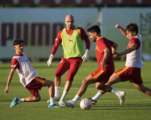 Galatasaray, g&uuml;n&uuml; &ccedil;ift antrenmanla tamamladı
