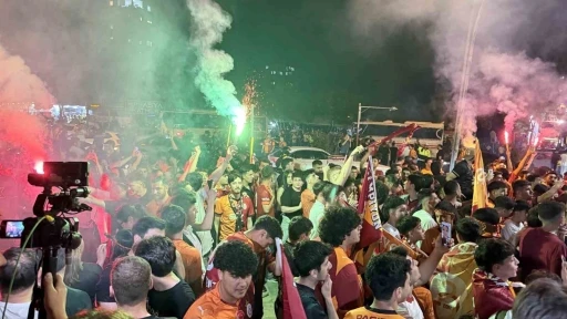 Galatasaray&rsquo;ın şampiyonluğu Adana&rsquo;da coşkuyla kutlandı
