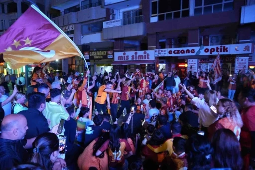 Galatasaray&rsquo;ın şampiyonluğu Antalya&rsquo;da kutlandı
