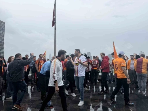 Galatasaray&rsquo;ın şampiyonluğu New York&rsquo;ta coşkuyla kutlandı
