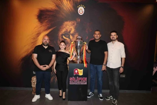 Galatasaray&rsquo;ın şampiyonluk kupası Silifke&rsquo;de taraftarlarla buluştu
