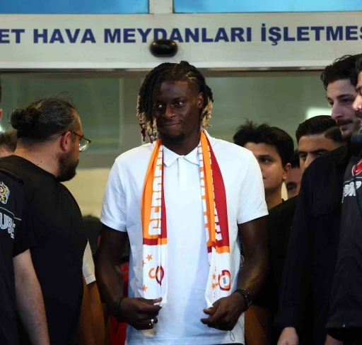Galatasaray&rsquo;ın yeni transferi Lesley Ugochukwu, İstanbul&rsquo;a geldi
