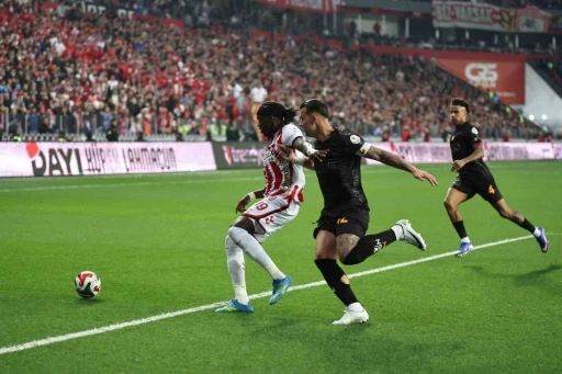 Galatasaray ligdeki 4. mağlubiyetini aldı

