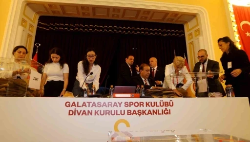 Galatasaray se&ccedil;iminde oy sayma işlemi başladı
