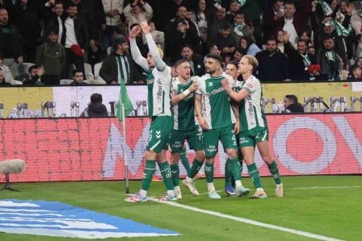 Galatasaray, S&uuml;per Lig&rsquo;de 10 ma&ccedil; sonra kaybetti
