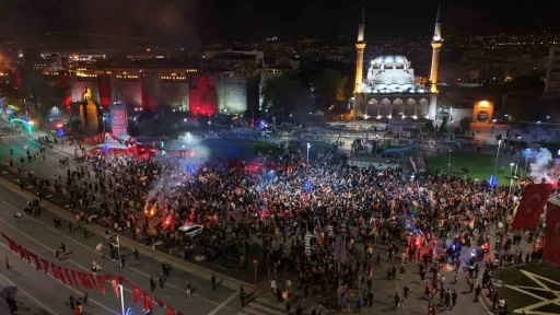 Galatasaray taraftarları Kayseri&rsquo;de şampiyonluğu kutladı
