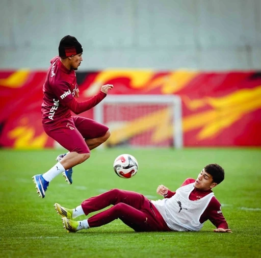 Galatasaray, Trabzonspor ma&ccedil;ı hazırlıklarını s&uuml;rd&uuml;rd&uuml;

