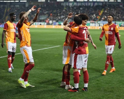 Galatasaray yenilmezlik serisini 9 ma&ccedil;a &ccedil;ıkardı
